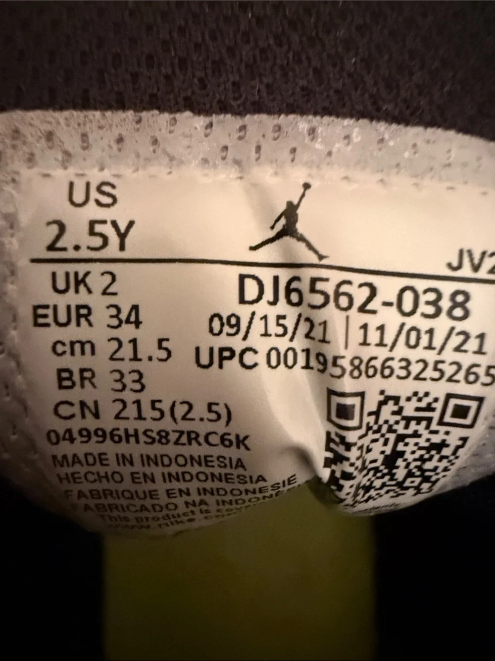 Rare Nike Air Jordan‎ 1 Mid SE ‘Drip’ Black/White/Orange (Size 2.5Y) –